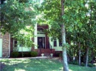 9719 Walnut Woods Dr, Kansas City, MO 64139