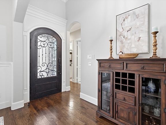 5th image of 412 Nora Ln