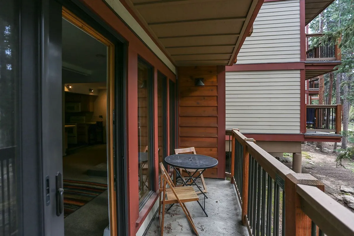 Building Photo - 105 Tannenbaum #805