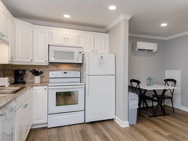 40 N Lumina Ave #101 — Photo 6
