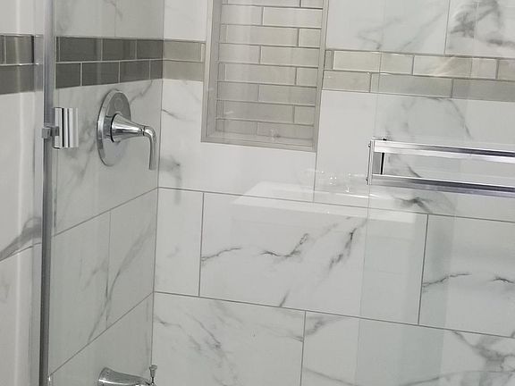 Shower/tub