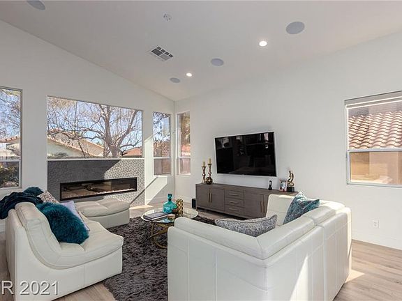 5th image of 10236 Glen Ora Ave