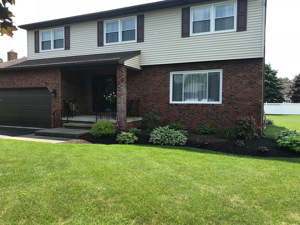 1st image of 15 Windsor Dr