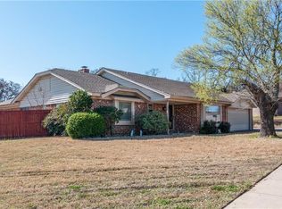 609 Springhill Dr, Hurst, TX 76054