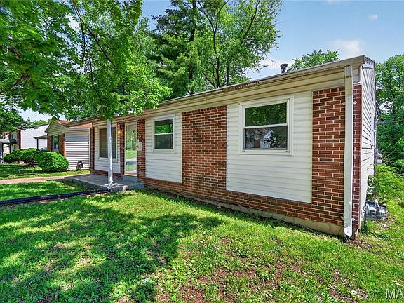3rd image of 10076 Royal Dr