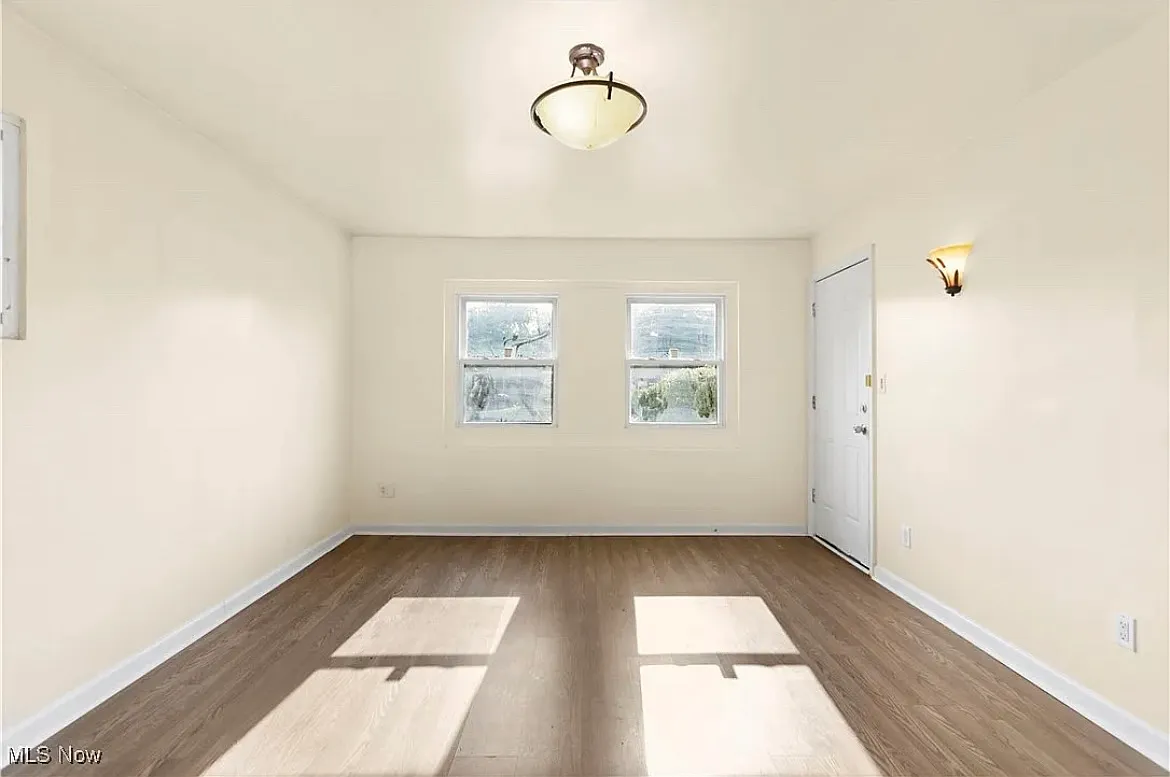 2 bed, 914 sqft, $1,350 — Photo 3