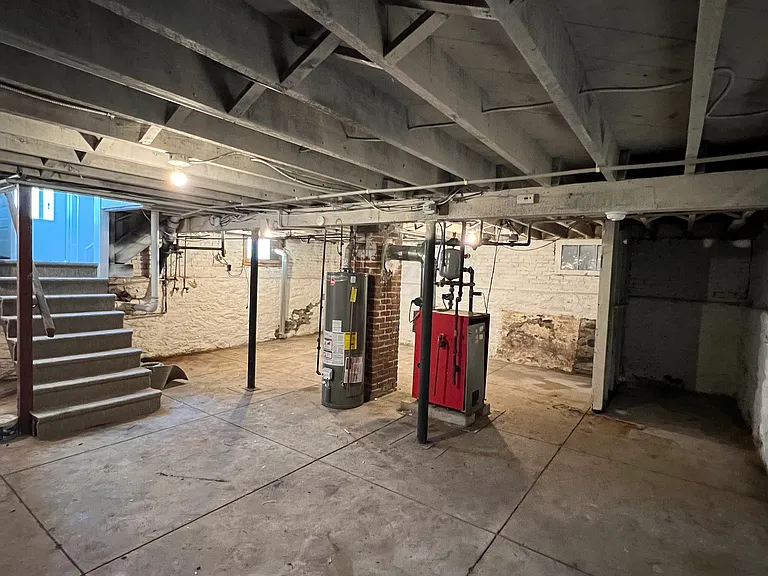 44 S Grand Ave — Photo 18