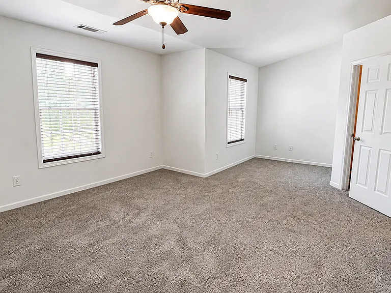 4922 Sherwood Way — Photo 2