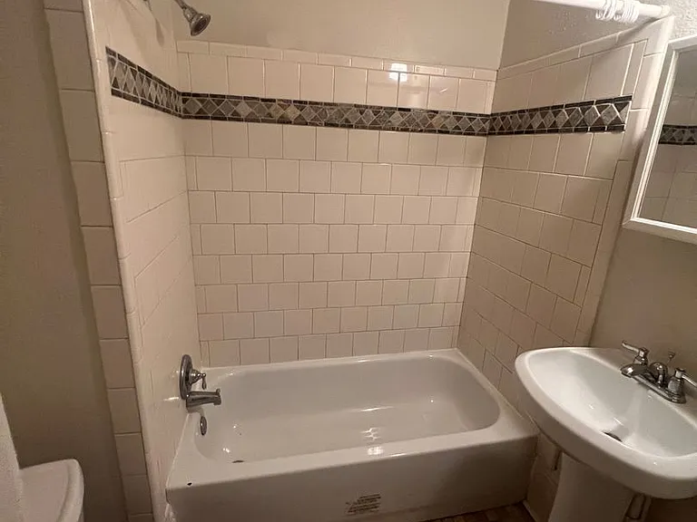 538-40 Lowerline St #540 — Photo 8