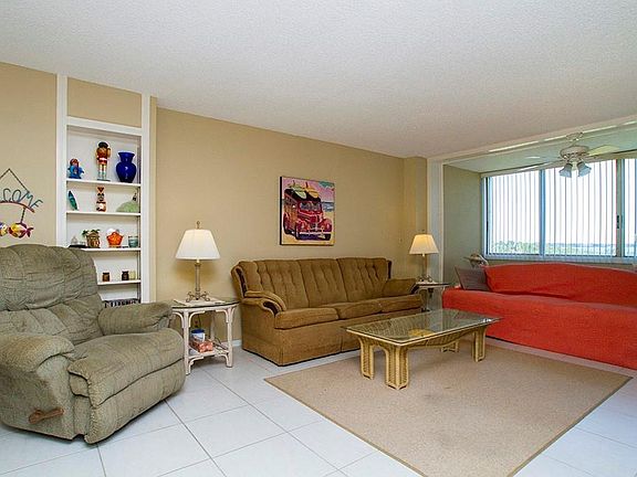 4th image of 2618 Cove Cay Dr Unit 307
