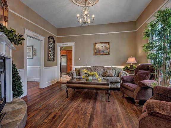 3rd image of 15 Ashler Ave