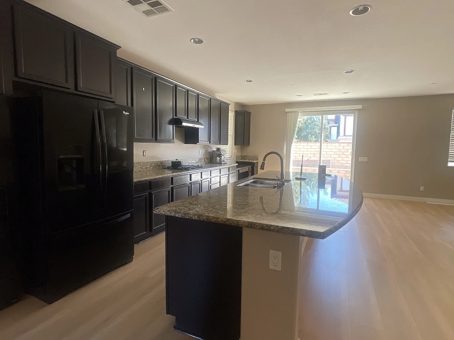 6 bed, 4.5 bath, $1,800 — Photo 2