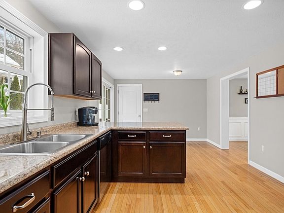 4th image of 2 Lydia Ln