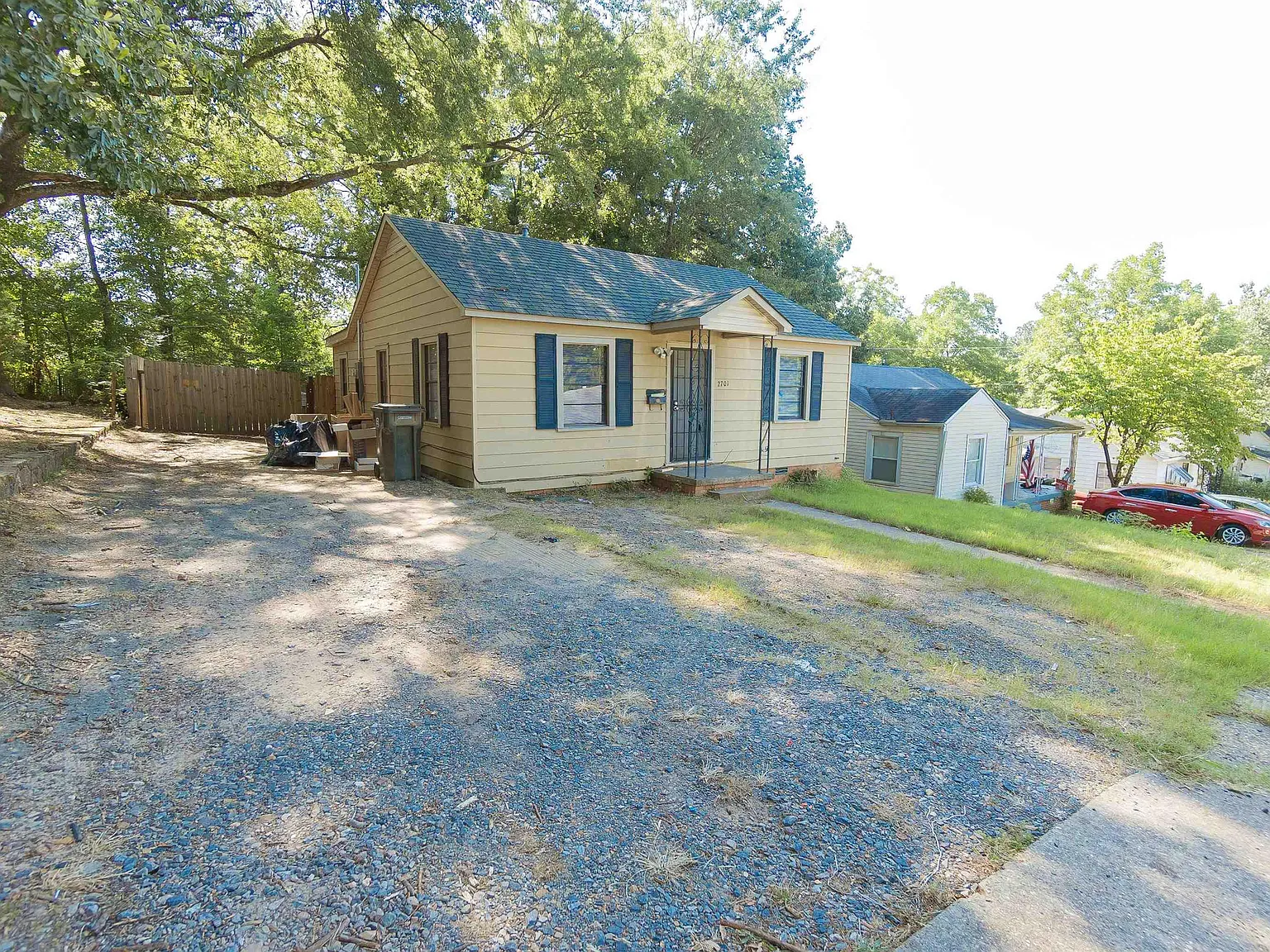 3 bed, 1.0 bath, 1015 sqft, $975 — Photo 3
