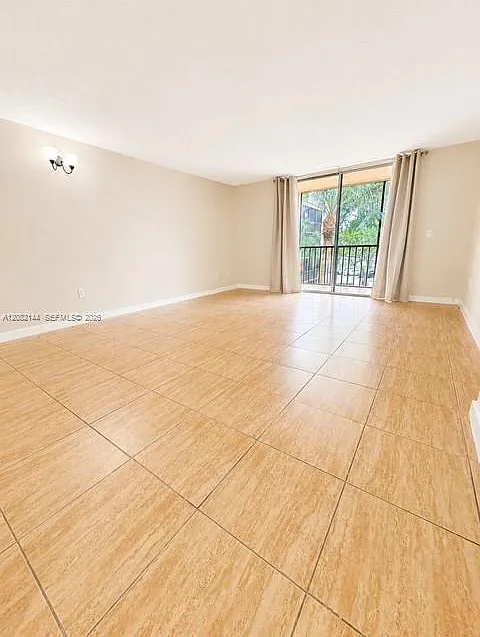 Horizons West Condo #5 — Photo 3