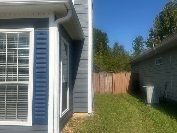3rd image of 528 Walker Rd