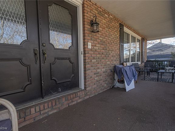 5th image of 65 Guise Park Dr