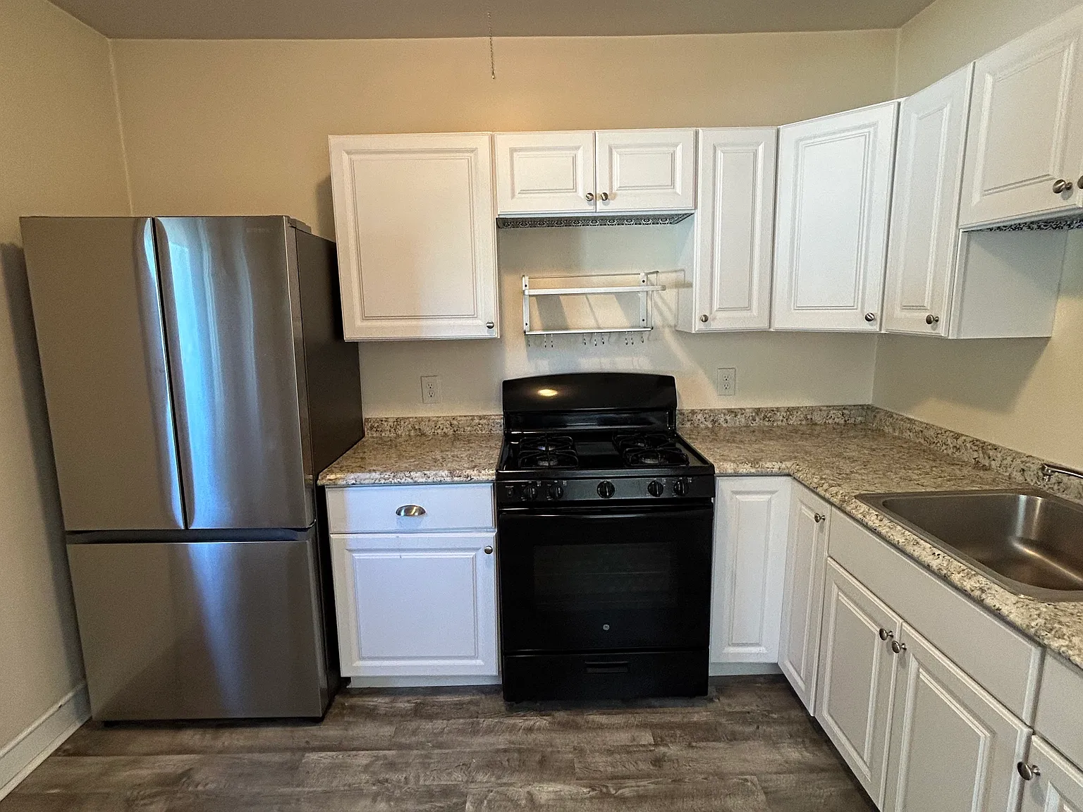 1 bed, 800 sqft, $1,900 — Photo 2
