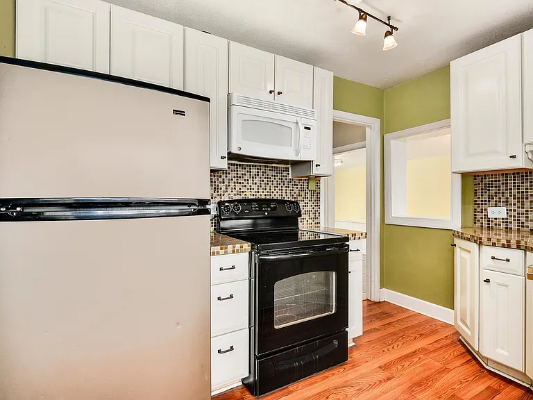 3208 Niagara St — Photo 9