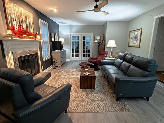 5th image of 222 Shallowbrook Dr