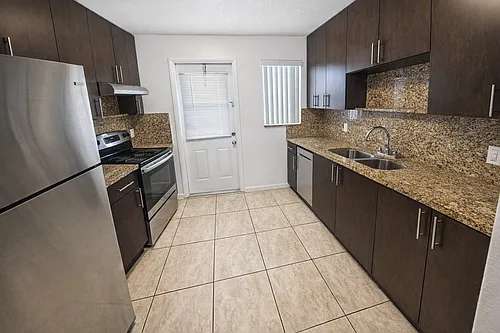 532 S Crescent Dr Hollywood, FL 33021 Photo 1