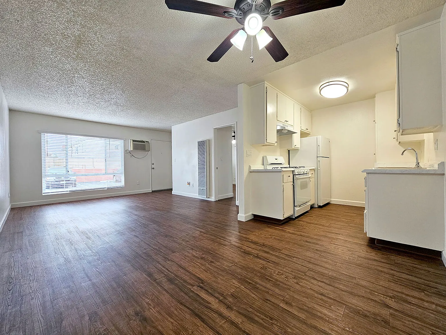 Vista Bella Apartment Homes — Photo 3