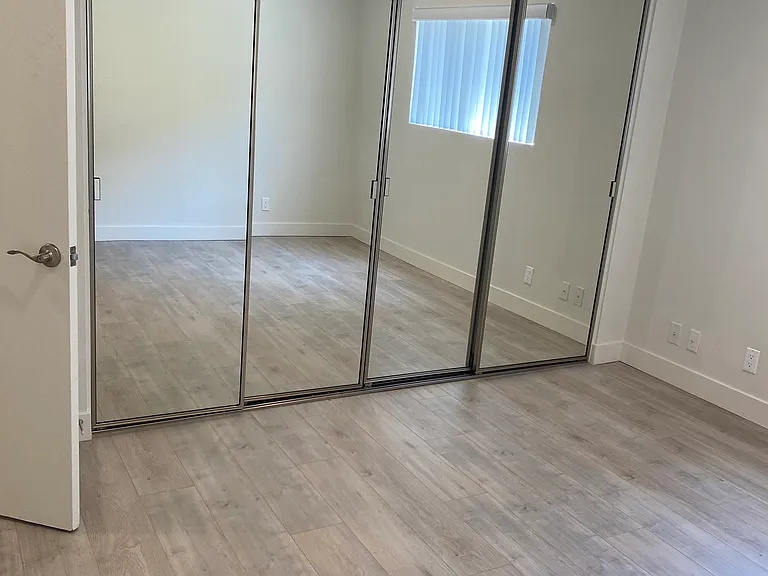 12840 Moorpark — Photo 36