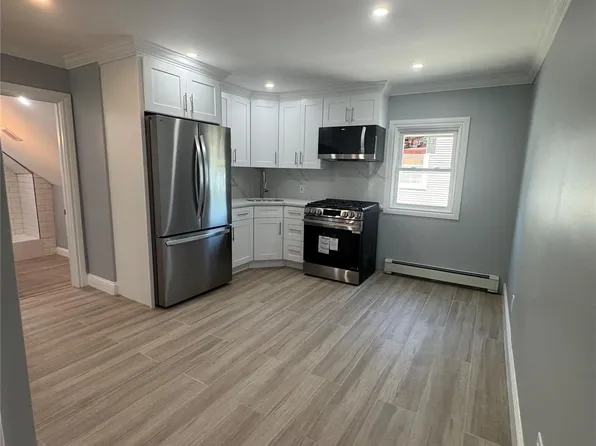 158 Church St, Freeport, NY 11520