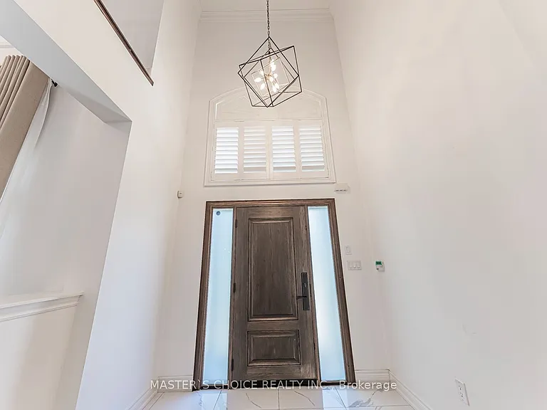 2357 Rideau Dr — Photo 2