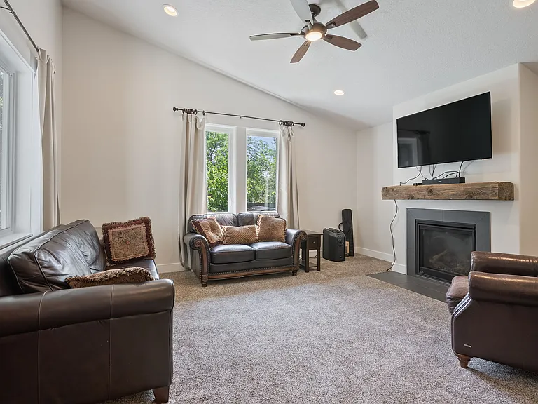 Living room (w/ fireplace)