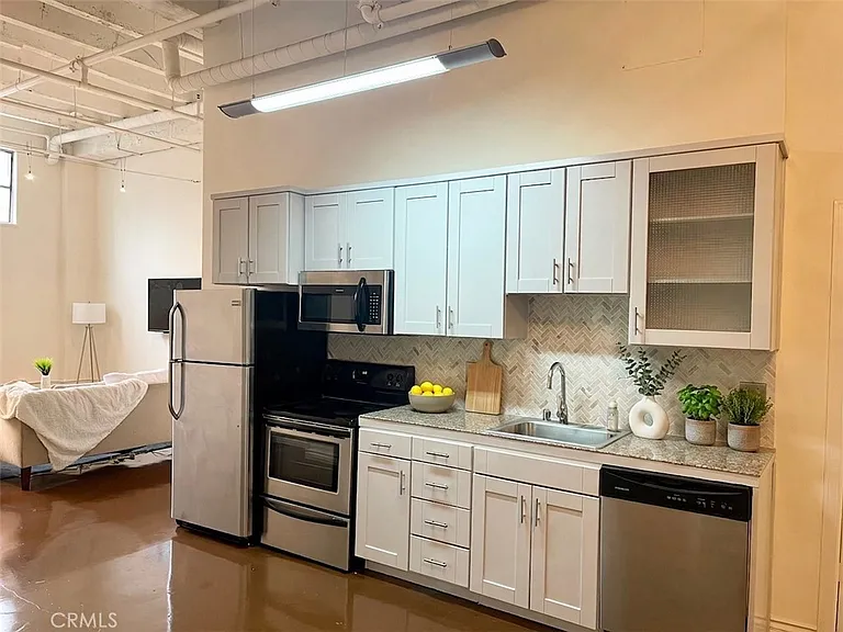 312 W 5th St #201 — Photo 4
