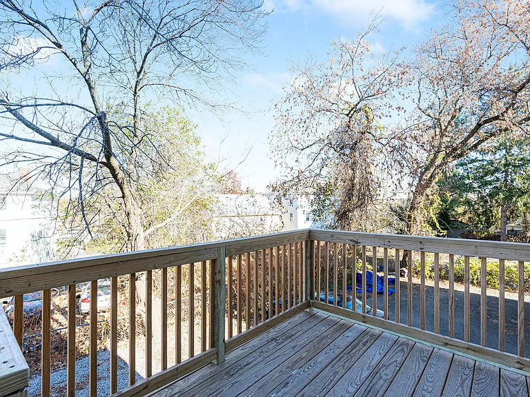 445 Admiral St — Photo 10