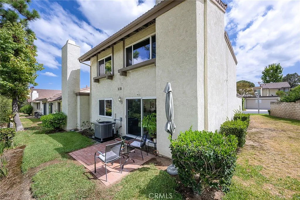 3 bed, 2.5 bath, 1646 sqft, $3,900 — Photo 4