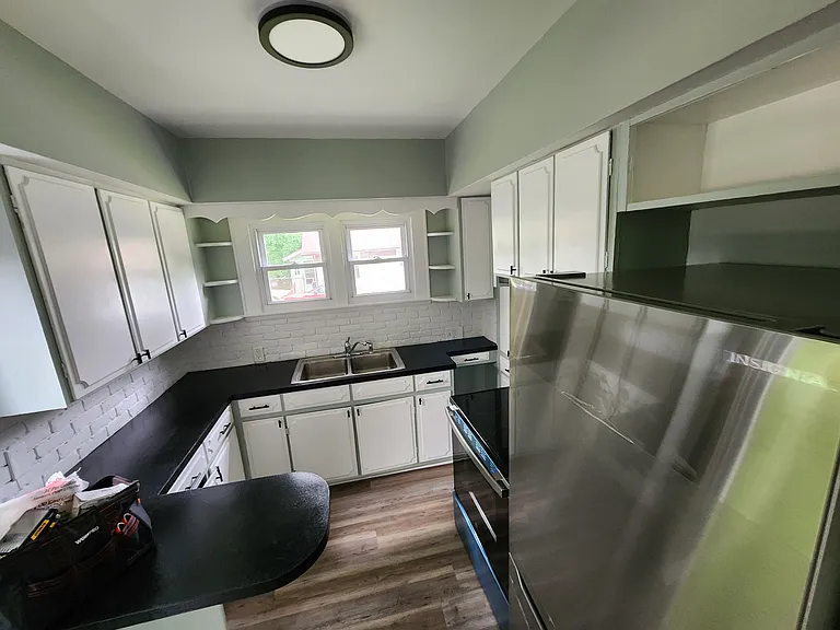 1020 Queen St — Photo 11