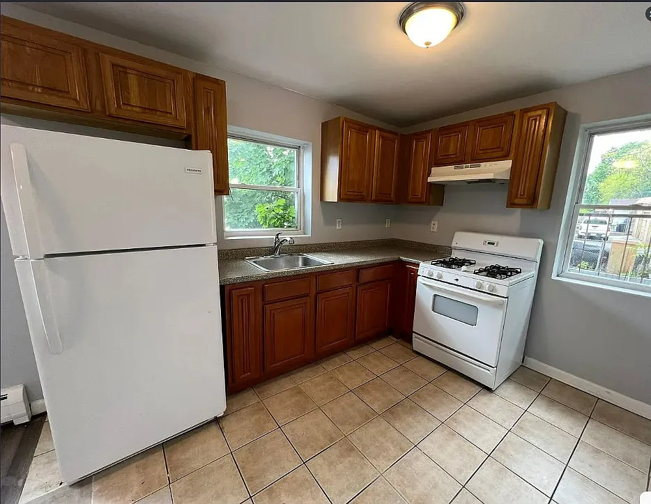 2 bed, 800 sqft, $1,800 — Photo 2