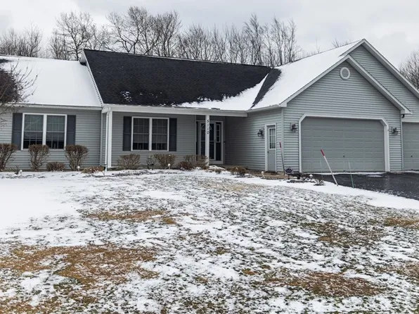 5110 Lola Dr, Clay, NY 13041