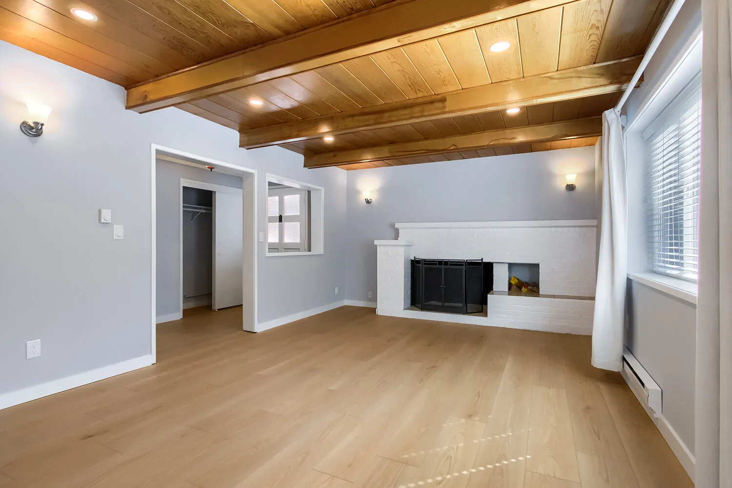 3 bed, 1.5 bath, 1300 sqft, $3,385 — Photo 4