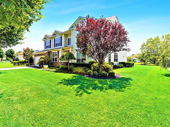 3rd image of 28 Hamlet Woods Dr