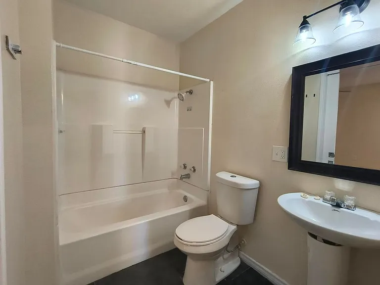 2317 Live Oak St — Photo 9