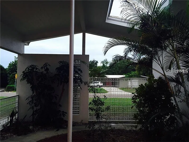 3 bed, 2.5 bath, 2198 sqft, $4,000 — Photo 2