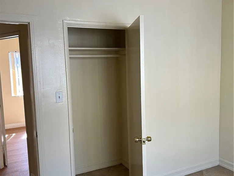 669 W Ofarrell St — Photo 17