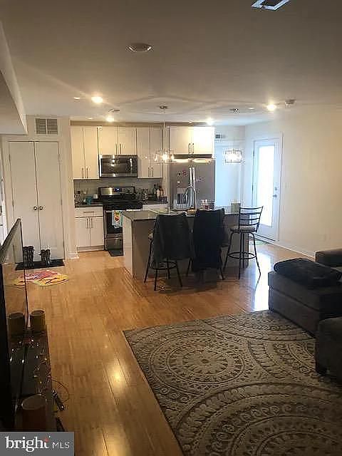 1st image of 1834 Vineyard St #36