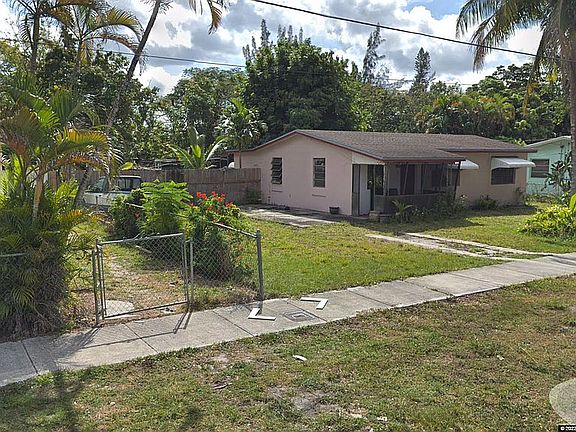 4th image of 16001 NW 39th Ct