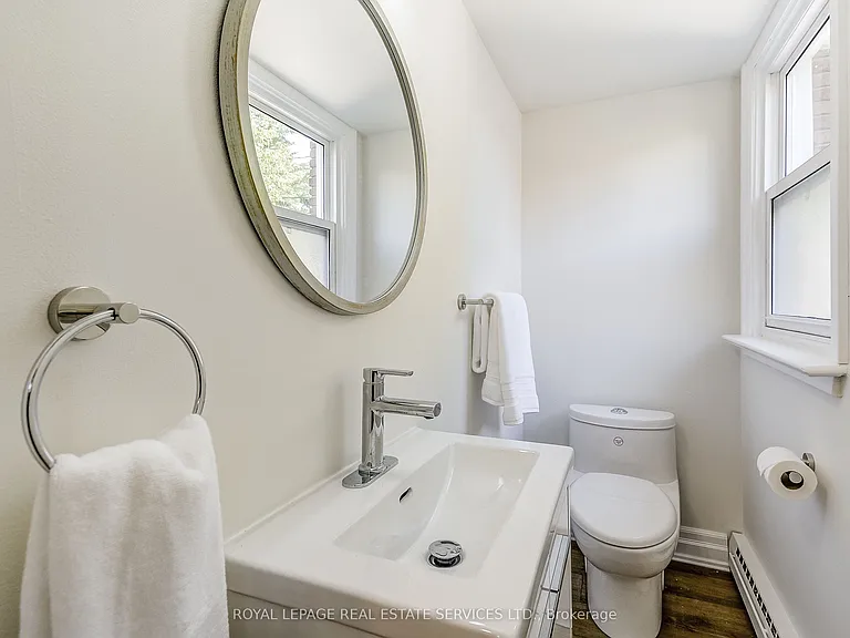 351 Strathcona Dr — Photo 14