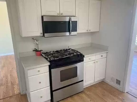 4th image of 50 Edgemar St