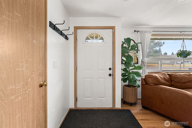 4th image of 310 E Cedarcrest Court