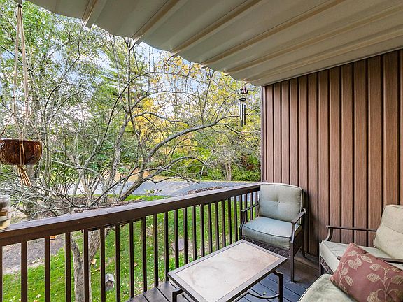 5th image of 690 Tall Oaks Dr