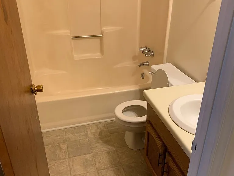 811 Creekside Dr — Photo 5