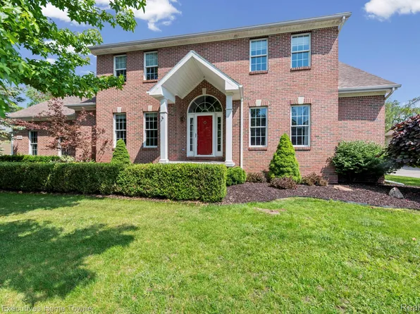 3276 Shorewood Ave, Fort Gratiot, MI 48059