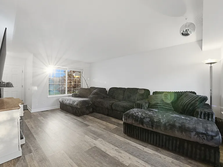 950 Donnelly Pl — Photo 9